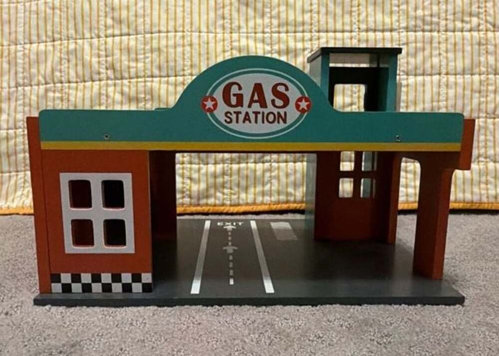 Mentari Wooden Toy Gas Station Playset & Garage - Base Only
